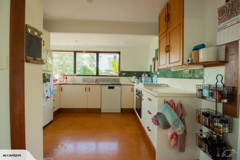 Photo of property in 18 Margaret Drive, Omokoroa, 3114