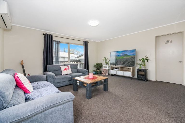 Photo of property in 2/44 Orion Street, Papakura, 2110