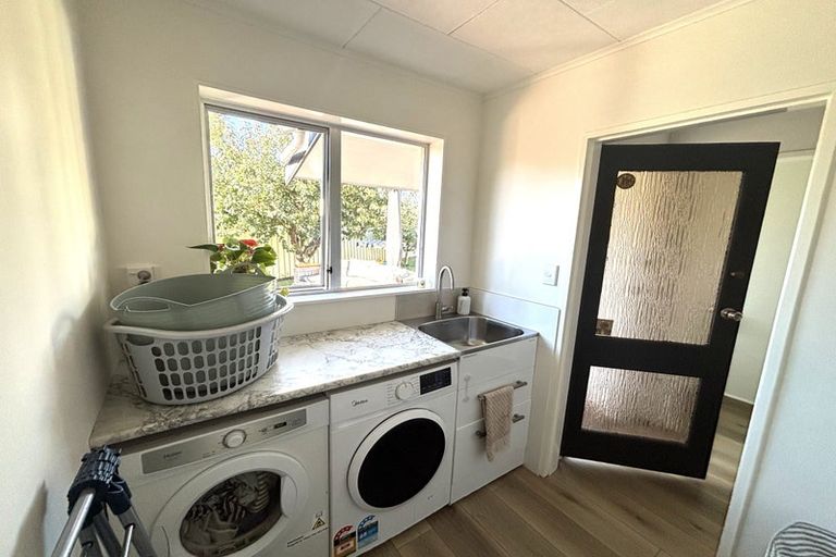 Photo of property in 4 Renata Road, Otaki, 5512