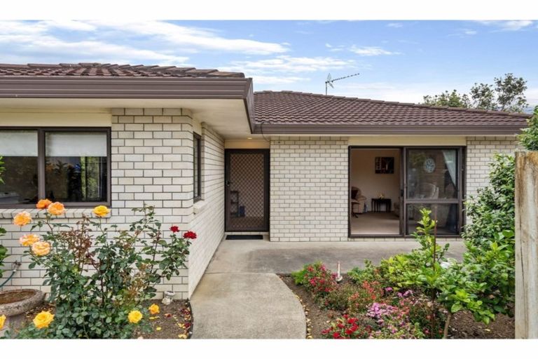 Photo of property in 96a Collingwood Road, Waiuku, 2123