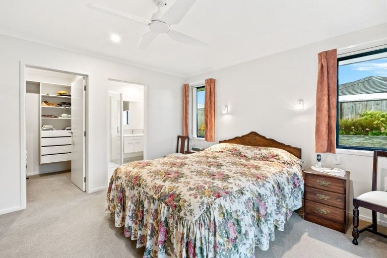 Photo of property in 18 Sycamore Drive, Sunnynook, Auckland, 0620