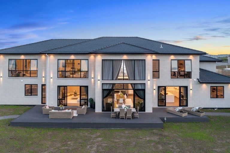 Photo of property in 83 Griggs Road, East Tamaki Heights, Auckland, 2016