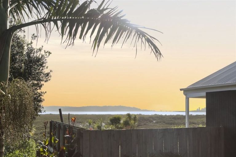 Photo of property in 1/44 Rewarewa Road, Te Atatu Peninsula, Auckland, 0610