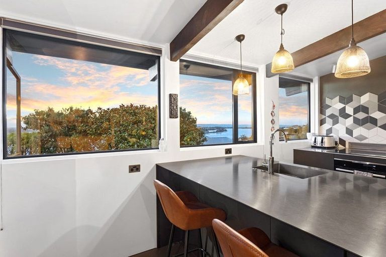 Photo of property in 65 Cannon Hill Crescent, Mount Pleasant, Christchurch, 8081