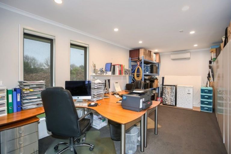 Photo of property in 2 Bob Craig Place, Pukekohe, 2120