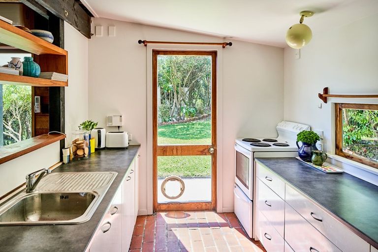 Photo of property in 65 Howard Road, Point Howard, Lower Hutt, 5013