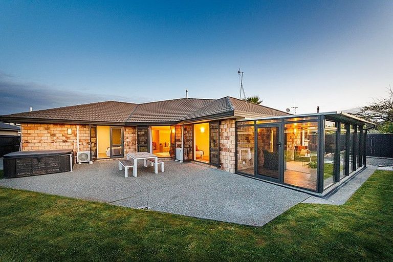 Photo of property in 33 Rodeo Drive, Kelvin Grove, Palmerston North, 4414