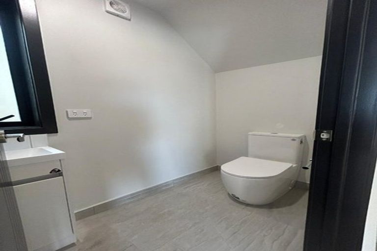 Photo of property in 43 Savoy Road, Glen Eden, Auckland, 0602