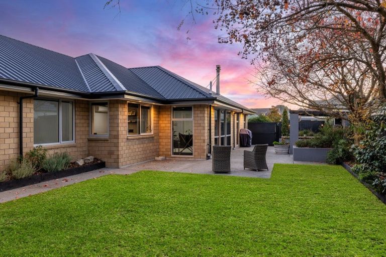 Photo of property in 33 Broadhaven Avenue, Parklands, Christchurch, 8083