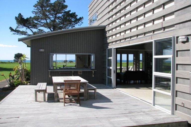 Photo of property in 160 Sands Crescent, Matarangi, Whitianga, 3592