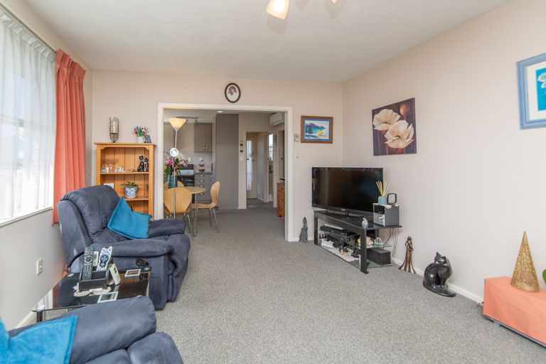 Photo of property in 2/264 Main North Road, Redwood, Christchurch, 8051