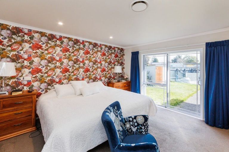 Photo of property in 22 Phoenix Avenue, Hokowhitu, Palmerston North, 4410
