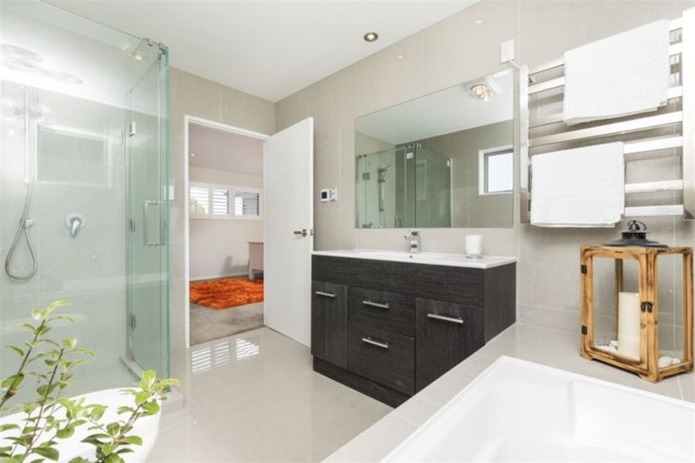 Photo of property in 6 Brownlee Place, Pukekohe, 2120