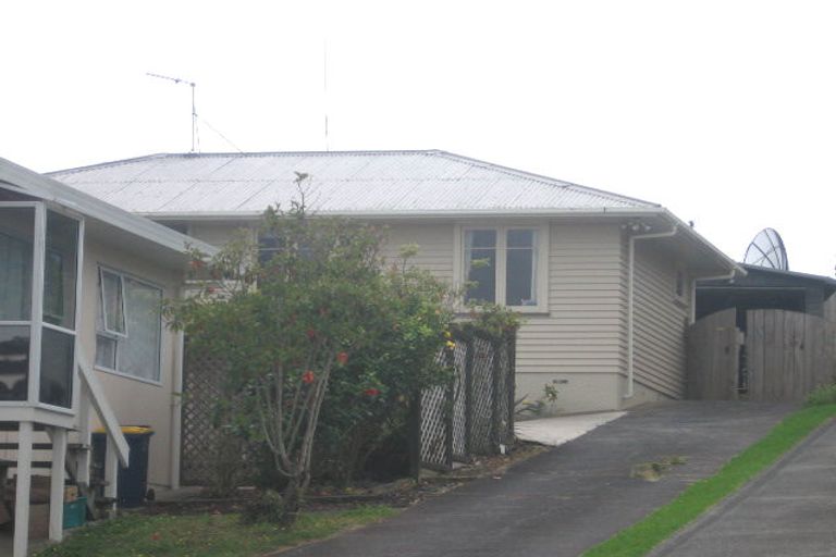 Photo of property in 2/11 Peach Road, Glenfield, Auckland, 0629