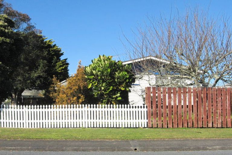 Photo of property in 2 Winiata Terrace, Papakura, 2110
