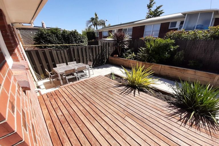 Photo of property in 2/48a Northboro Road, Belmont, Auckland, 0622