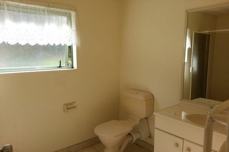Photo of property in 72 Caribbean Drive, Unsworth Heights, Auckland, 0632