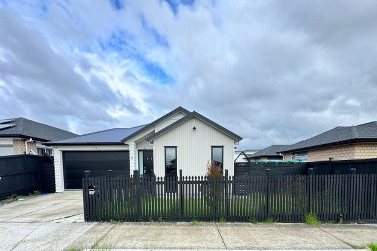 Photo of property in 3 Tuwhare Street, Papakura, 2110