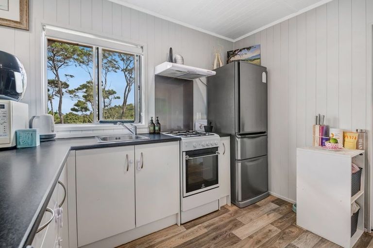 Photo of property in 12 Chenery Road, Red Beach, 0932