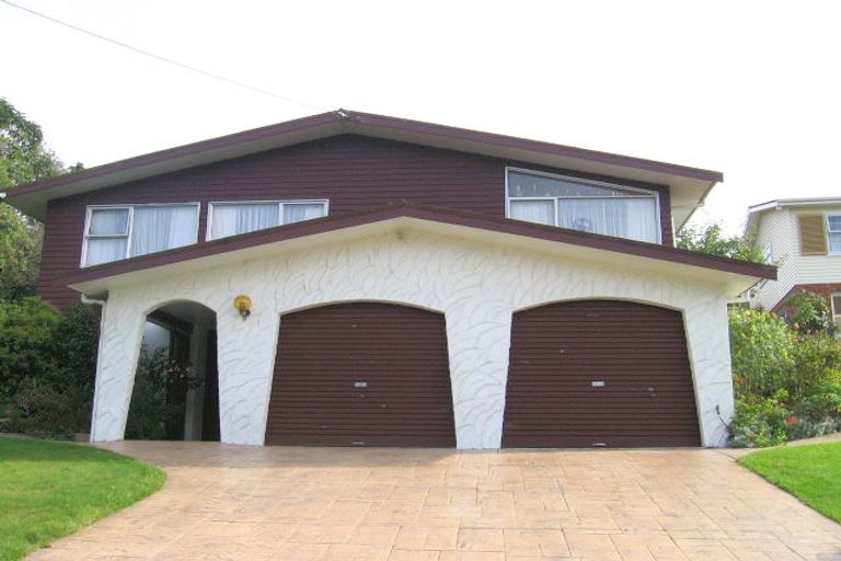 Photo of property in 94 Larsen Crescent, Tawa, Wellington, 5028