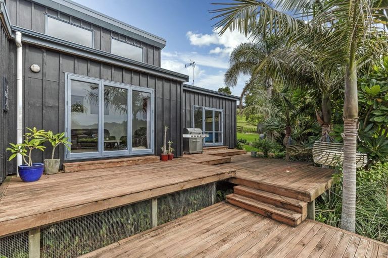 Photo of property in 100 Upper Orewa Road, Wainui, Silverdale, 0992