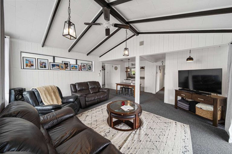 Photo of property in 13 Romney Place, Manurewa, Auckland, 2102