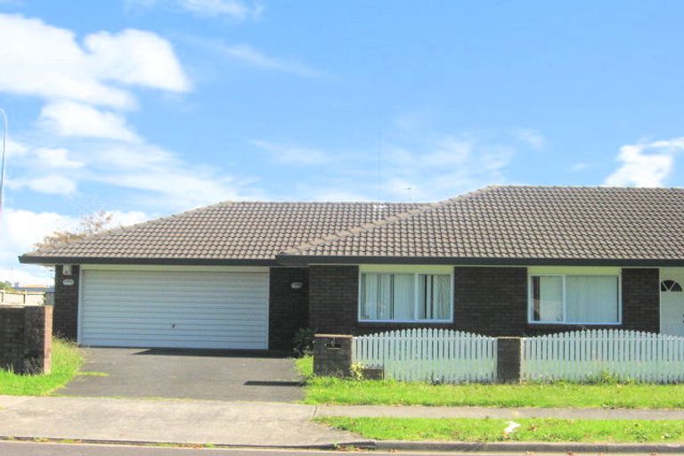 Photo of property in 2 Lochend Place, Highland Park, Auckland, 2010