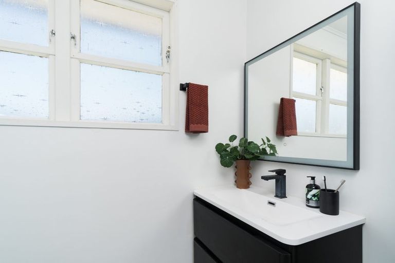 Photo of property in 12 Motuoapa Place, Kelvin Grove, Palmerston North, 4414