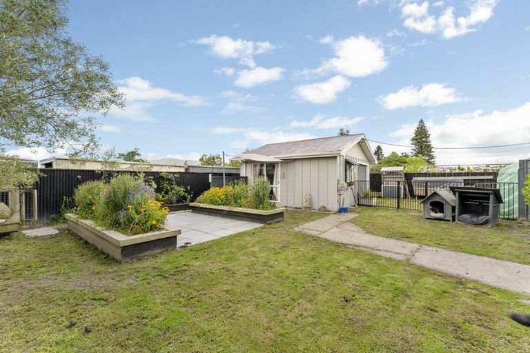 Photo of property in 16 Totara Street, Otaki, 5512