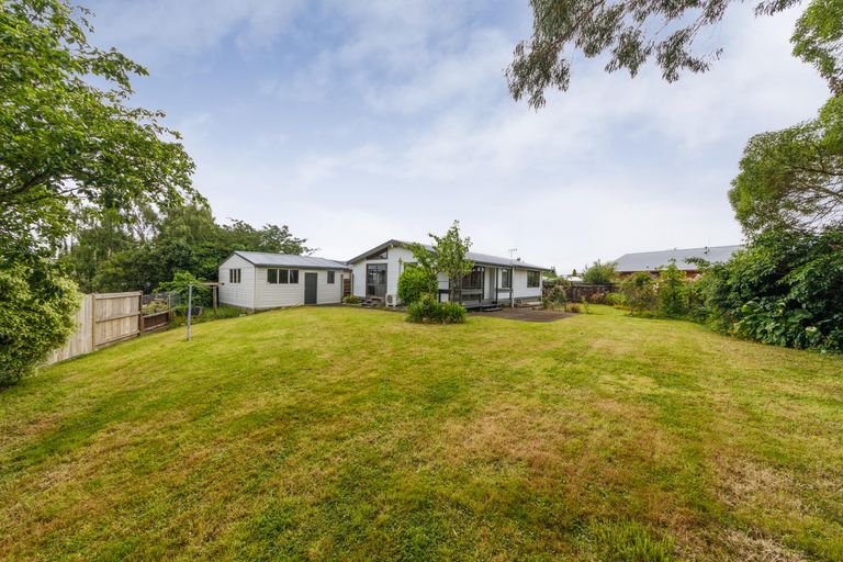 Photo of property in 12 Suzanne Grove, Kelvin Grove, Palmerston North, 4414