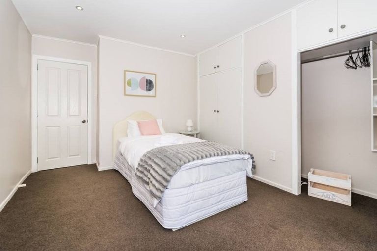 Photo of property in 1/42 Woodlands Crescent, Browns Bay, Auckland, 0630