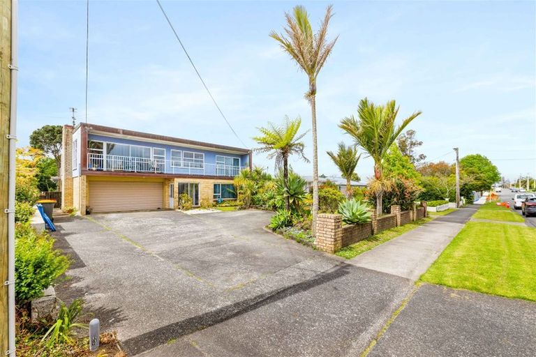 Photo of property in 101 Taikata Road, Te Atatu Peninsula, Auckland, 0610