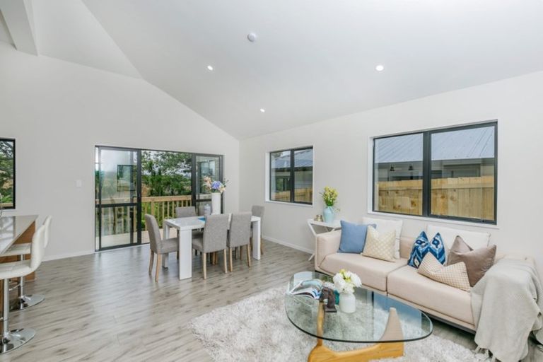 Photo of property in 2 Tarara Lane, Kumeu, 0810