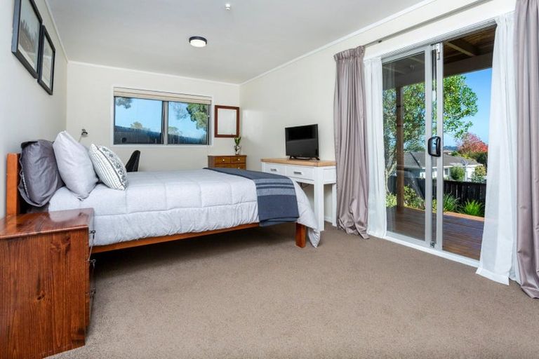 Photo of property in 1/16 Tamahere Drive, Glenfield, Auckland, 0629