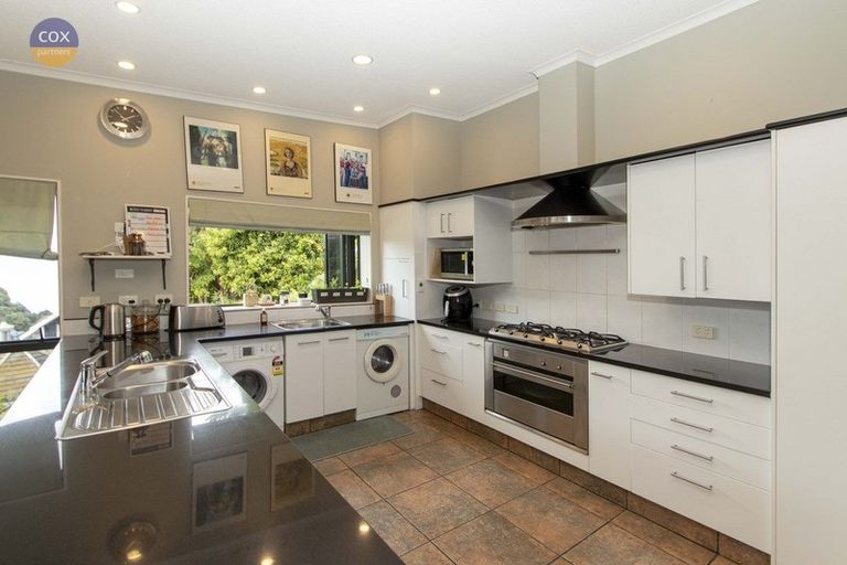 Photo of property in 43 Coote Road, Bluff Hill, Napier, 4110