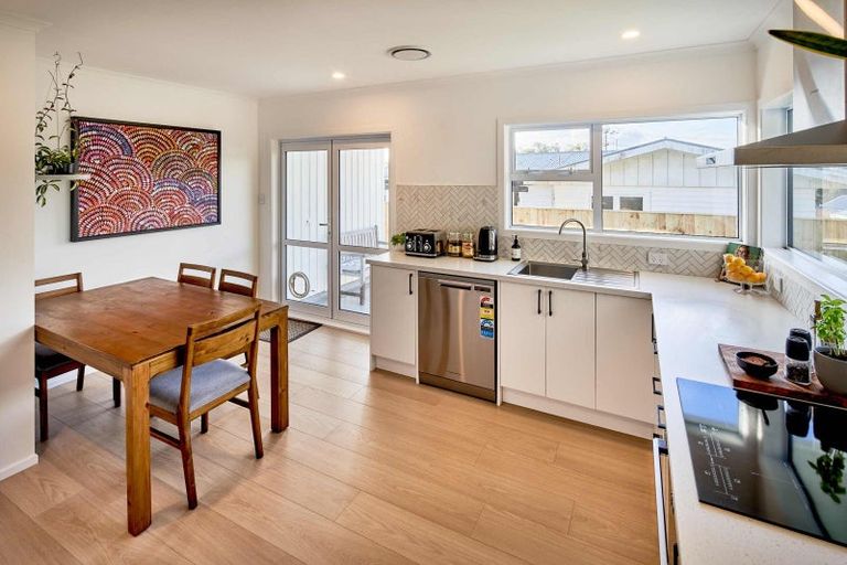 Photo of property in 3 Catherine Crescent, Paparangi, Wellington, 6037