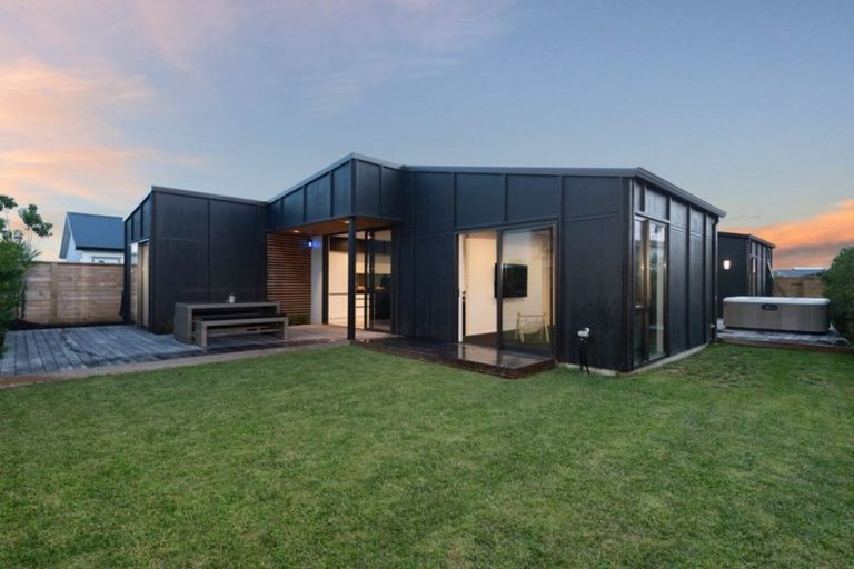 Photo of property in 15 Awatira Drive, Papamoa Beach, Papamoa, 3118