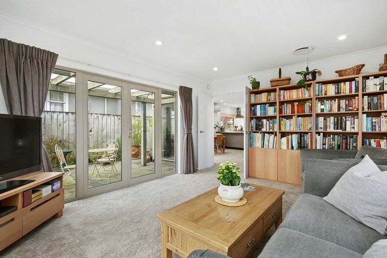 Photo of property in 12 Cambridge Street, Tawa, Wellington, 5028