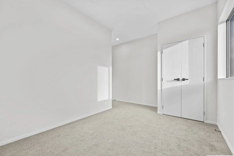 Photo of property in 11 Farranfore Road, Opaheke, Papakura, 2113