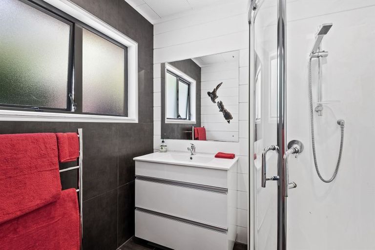 Photo of property in 2/105 Weldene Avenue, Glenfield, Auckland, 0629