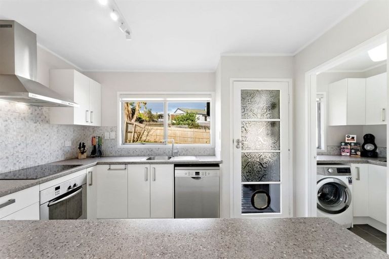 Photo of property in 6 Hotspur Place, Bayview, Auckland, 0629