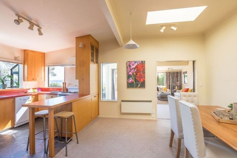 Photo of property in 124 Motuhara Road, Plimmerton, Porirua, 5026