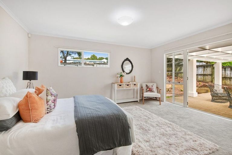 Photo of property in 28 Tyburn Lane, Unsworth Heights, Auckland, 0632