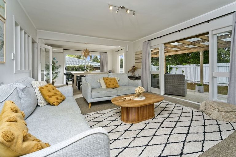 Photo of property in 1/1 Tainui Street, Torbay, Auckland, 0630