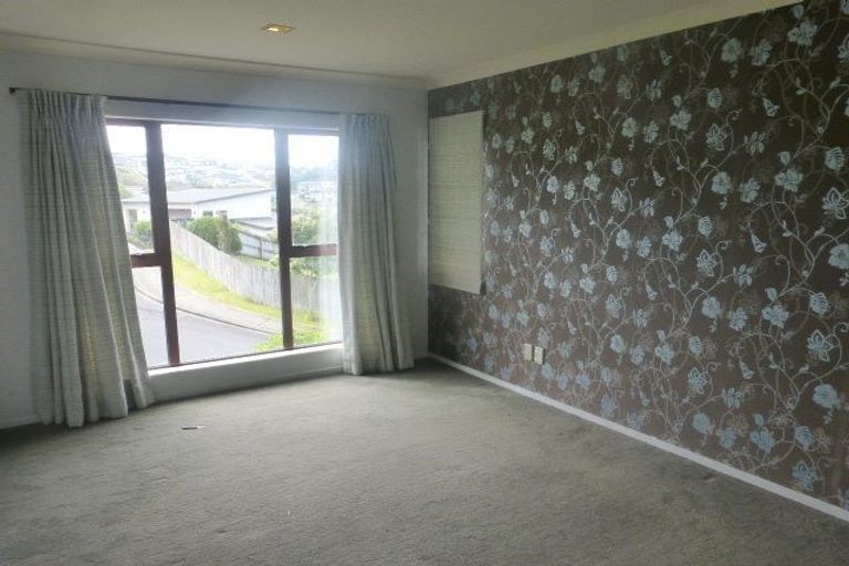 Photo of property in 69 San Marino Drive West, Henderson, Auckland, 0612
