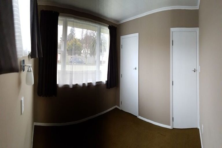 Photo of property in 1/6 Moeraki Road, Maoribank, Upper Hutt, 5018