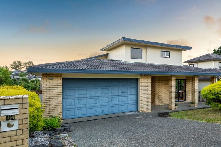 Photo of property in 16 Crimson Park, Oteha, Auckland, 0632