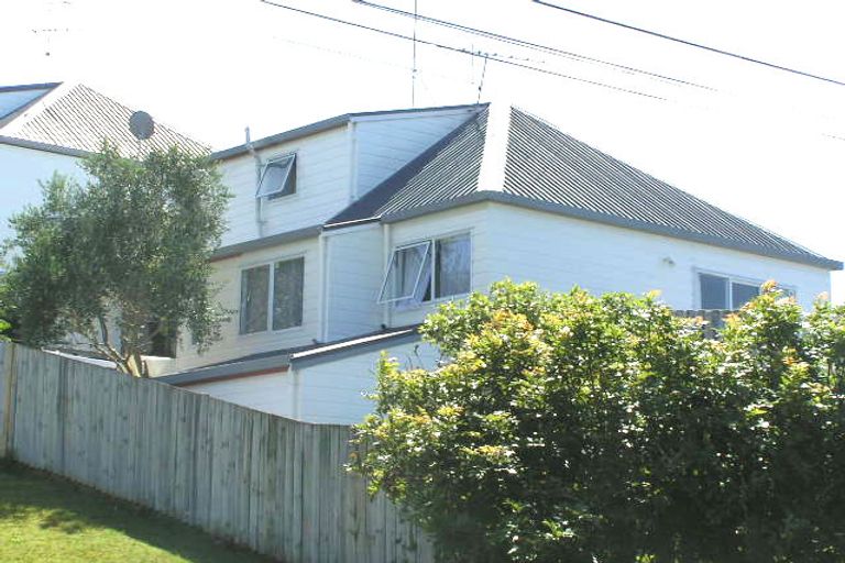 Photo of property in 2/38 Woodside Avenue, Northcote, Auckland, 0627