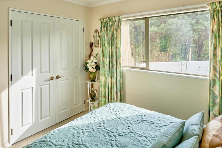 Photo of property in 28 Saint Ives Drive, Camborne, Porirua, 5026