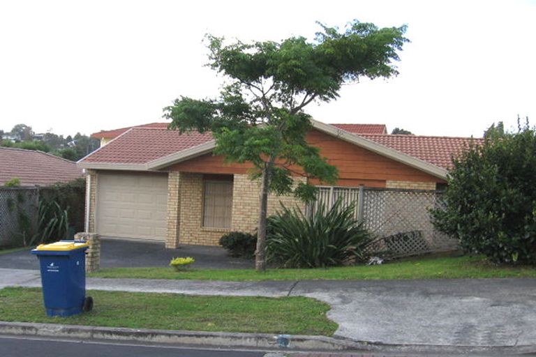 Photo of property in 10 Marbella Drive, Massey, Auckland, 0614